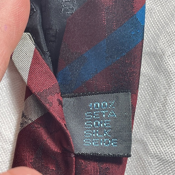 💠rare find- Vintage Fendi Tie (shadow print of woman looking over her shoulder) - Picture 6 of 9